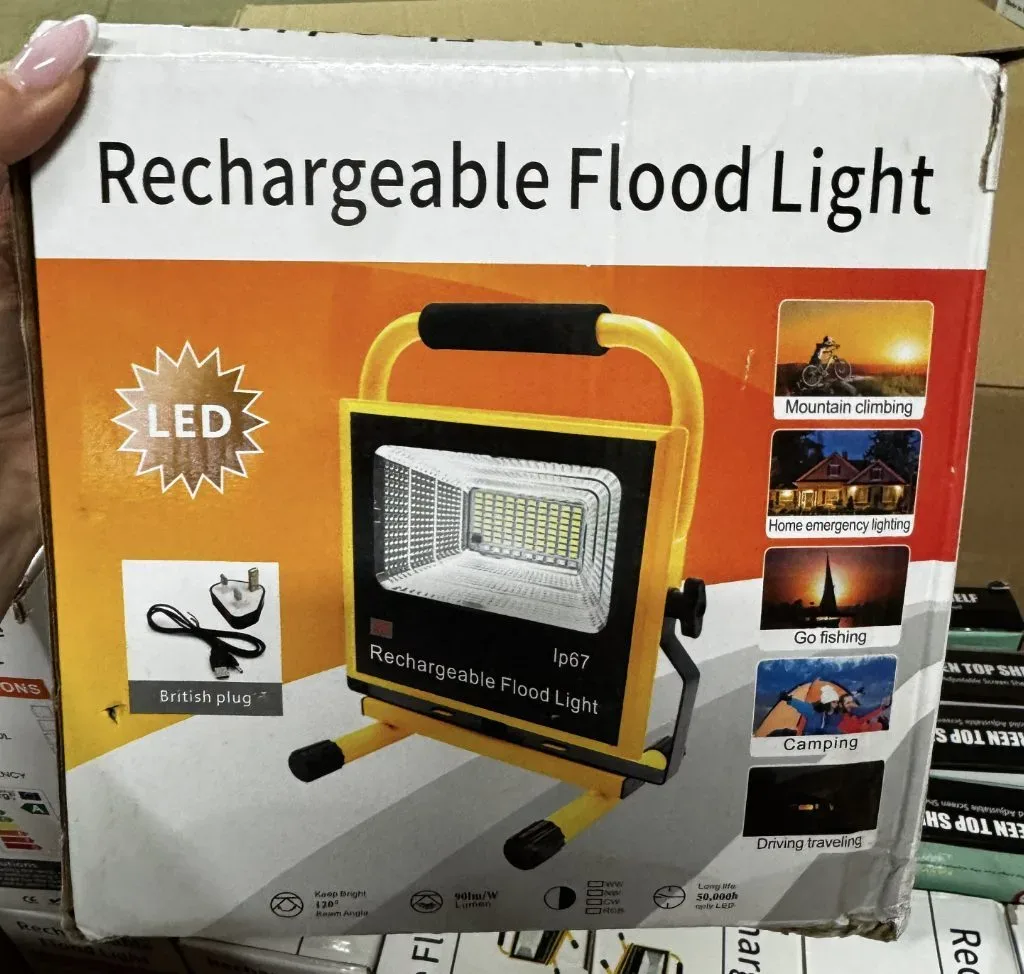 Akumulatorowy reflektor LED